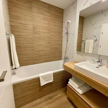 Modern 1bdr Baneasa 公寓